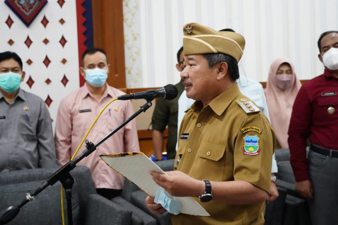 Bupati Garut, Rudy Gunawan, melantik Jujun Juansyah Nurhakim sebagai Kepala Dinas Lingkungan Hidup Kabupaten Garut (Foto: Istimewa)