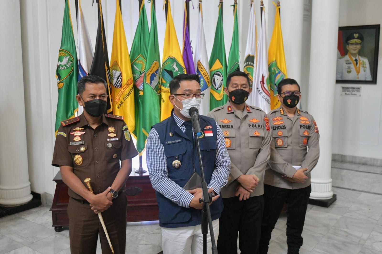Gubernur Jawa Barat Ridwan Kamil saat mengukuhkan kepengurusan Saber Pungli Jabar, di Gedung Sate Bandung, Selasa (19/4/2022). (Foto: Pipin Sauri/Biro Adpim Jabar)
