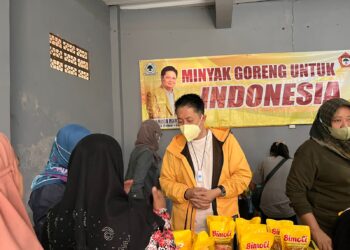 Politisi Golkar Gelar Bazar Minyak Goreng Murah Sabtu (30/4/2022). (Foto: ist)