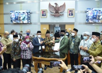 Ketua Komisi VIII DPR RI Yandri Susanto usai rapat dengan Kemenag di Gedung Nusantara II DPR, Jakarta, Rabu (13/4/2022). Foto: Oji/Man