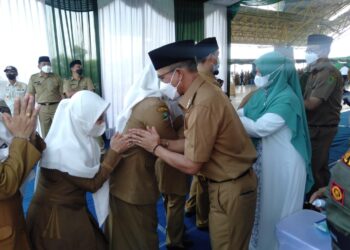 Bupati Bandung HM Dadang Supriatna saat menghadiri halal bihalal di Dome Bale Rame Soreang Kabupaten Bandung, Senin (9/5/2022).(Foto Trinata/dara.co.id)