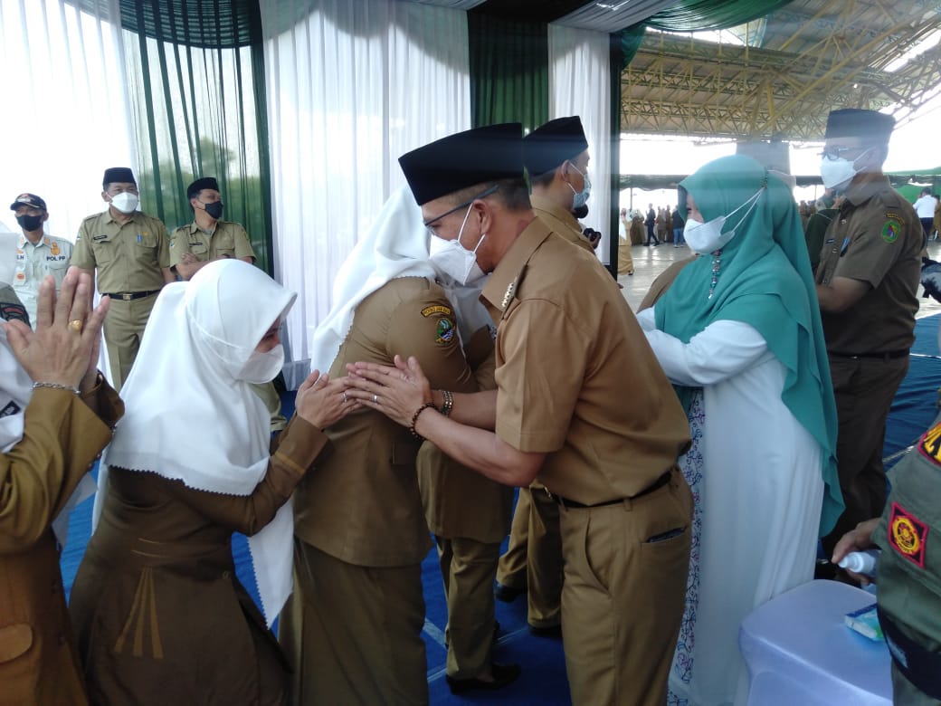 Bupati Bandung HM Dadang Supriatna saat menghadiri halal bihalal di Dome Bale Rame Soreang Kabupaten Bandung, Senin (9/5/2022).(Foto Trinata/dara.co.id)