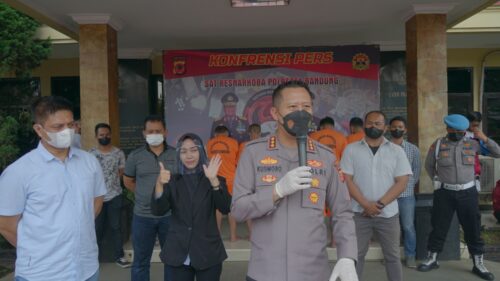 Kapolresta Bandung Kombes Pol Kusworo Wibowo saat komferensi pers hasil pengungkapan kasus narkoba yang dilakukan sejak 28 April sampai dengan 9 Mei 2022 di Mapolresta Bandung Soreang, Selasa (10/5/2022). (Foto Polresta Bandung/dara.co.id)