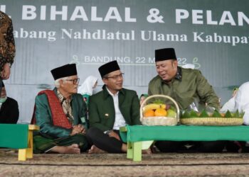 Bupati Bandung HM Dadang Supriatna saat menghadiri halal bihalal dan pelantikan pengurus PCNU Kabupaten Bandung di Bale Rame Soreang, Minggu (22/5/2022) petang. (Foto Pemkab Bandung/dara.co.id).