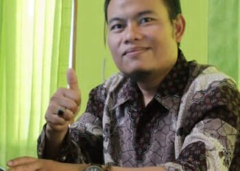 Guru di SMAS Darul Hikmah Bojongsoang Bandung Ayi Setiadi