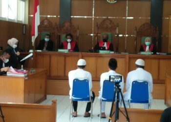 Tiga Jenderal NII, usai mengikuti persidangan di Pengadilan Negeri Garut, Jalan Merdeka, Kecamatan Tarogong Kidul, Kabupaten Garut, beberapa waktu lalu (Foto: Istimewa)