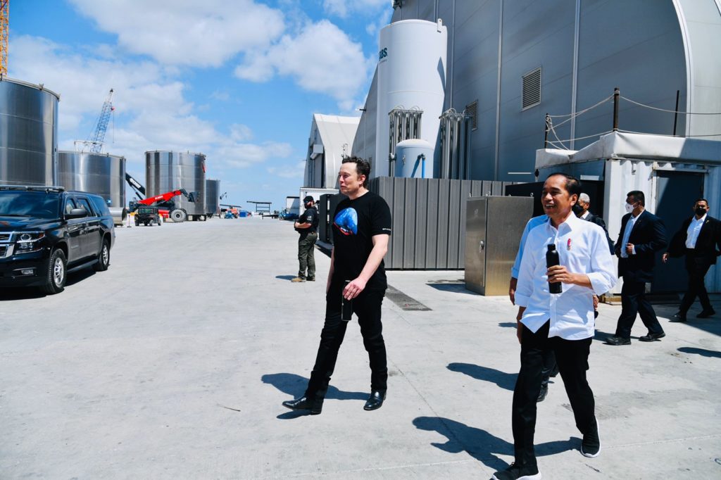 Presiden Jokowi berkunjung ke Space X di Boca Chica, AS, Sabtu (14/05/2022) (Foto: BPMI Setpres/Laily Rachev)
