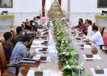 Presiden Jokowi menerima Ketua dan Anggota KPU, di Istana Merdeka, Jakarta, Senin (30/05/2022). (Foto: BPMI Setpres/Muchlis Jr)