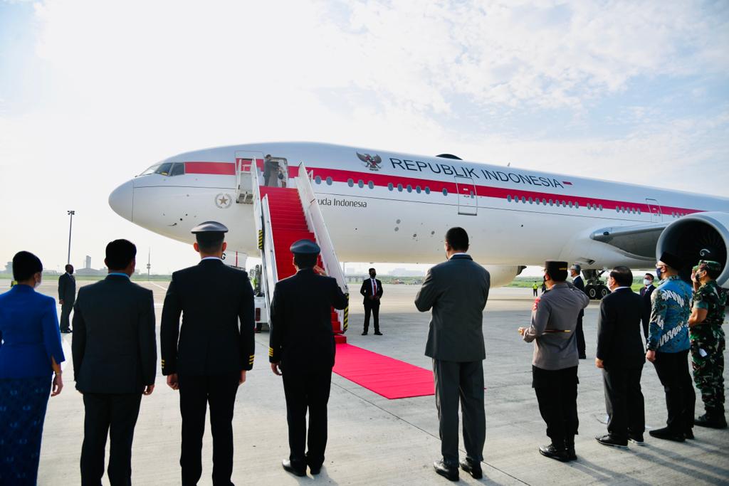 Presiden Jokowi dan Ibu Iriana bertolak ke Washington DC, Selasa (10/05/2022), dari Bandara Soekarno-Hatta, Tangerang, Banten. (Foto: BPMI Setpres/Muchlis Jr)
