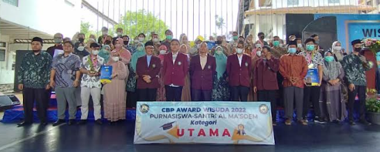 Peraih kategori utama (Cageur, Bageur, dan Pinter) atau kategori tertinggi pada wisuda purna siswa SMA dan Pesantren Siswa Al Ma'soem tahun ajaran 2021-2022 di Dome Al Ma'soem, Sabtu (14/5/2022). (Foto: dok al ma'soem)
