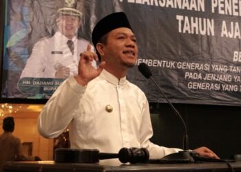 Bupati Bandung HM. Dadang Supriatna saat menghadiri Sosialisasi Teknis PPDB di Sutan Raja Hotel, Soreang, Jumat (3/6/2022). (Foto Pemkab Bandung/trinata.dara.co.id)
