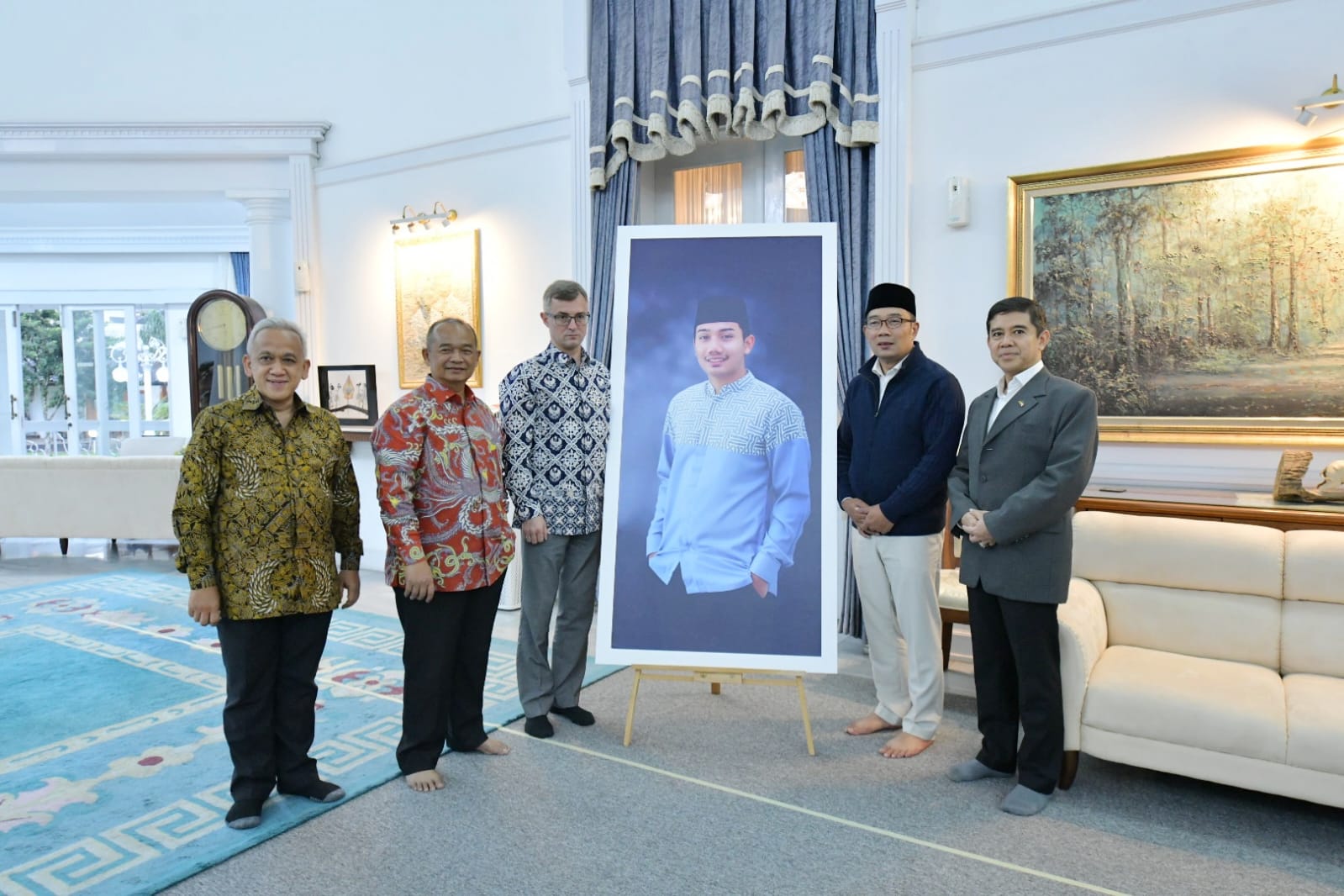 Duta Besar Ukraina untuk Indonesia Vasyl Hamianin takziah ke rumah dinas Gubernur di Gedung Pakuan Bandung (Foto: jabarprov)