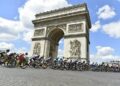 La Course by Le Tour de France 2016 - 24/07/2016 - Paris (89 km) - France - Peloton sur la place de l'Etoile a Paris