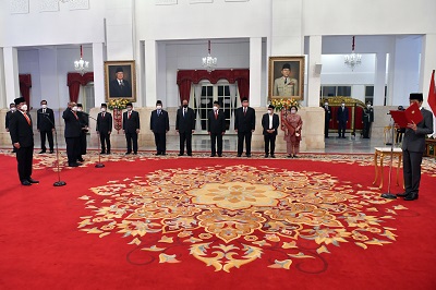 Presiden RI Joko Widodo (Jokowi) melantik dua orang menteri dan tiga orang wakil menteri (wamen) di Istana Negara, Jakarta, Rabu (15/06/2022). (Foto: setkab.go.id)
