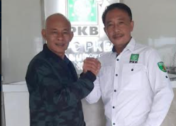Sekretaris DPC PKB Kabupaten Bandung H Tarya Witarsa (kiri) bersama mantan Ketua DPD PAN Kabupaten Bandung H Irman Wargadinata, SE (Foto: Istimewa)