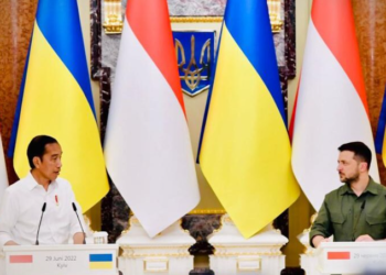 Presiden Joko Widodo mengadakan pertemuan dengan Presiden Ukraina, Volodymyr Zelenskyy, di Istana Maryinsky, Kyiv, Ukraina (Foto: BPMI Setpres/Laily Rachev)