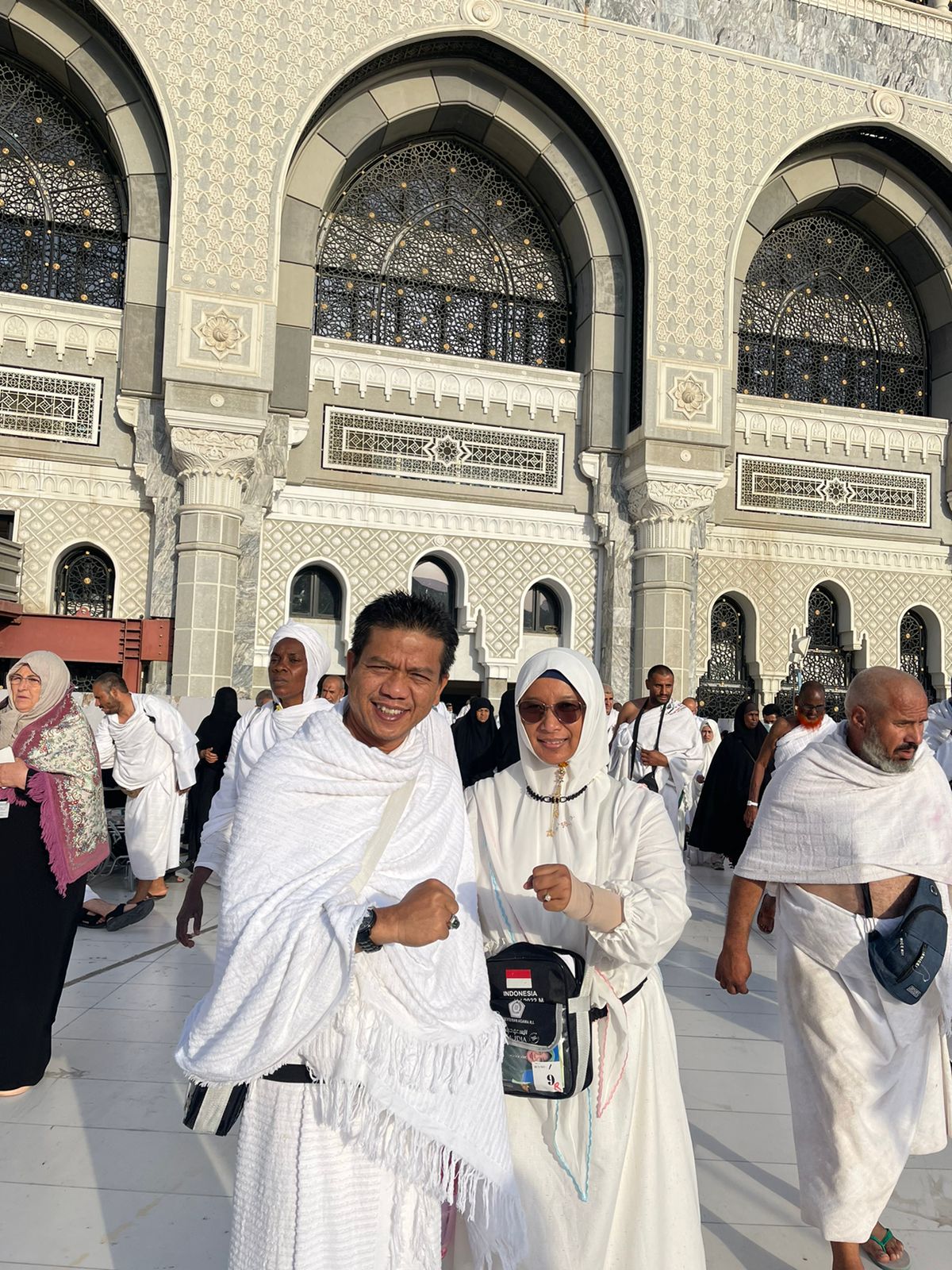 Bupati Bandung H.M. Dadang Supriatna didampingi istrinya Emma Dety Supriatna saat melaksanakan ibadah haji di Tanah Suci Mekah Arab Saudi (Foto: Ist)
