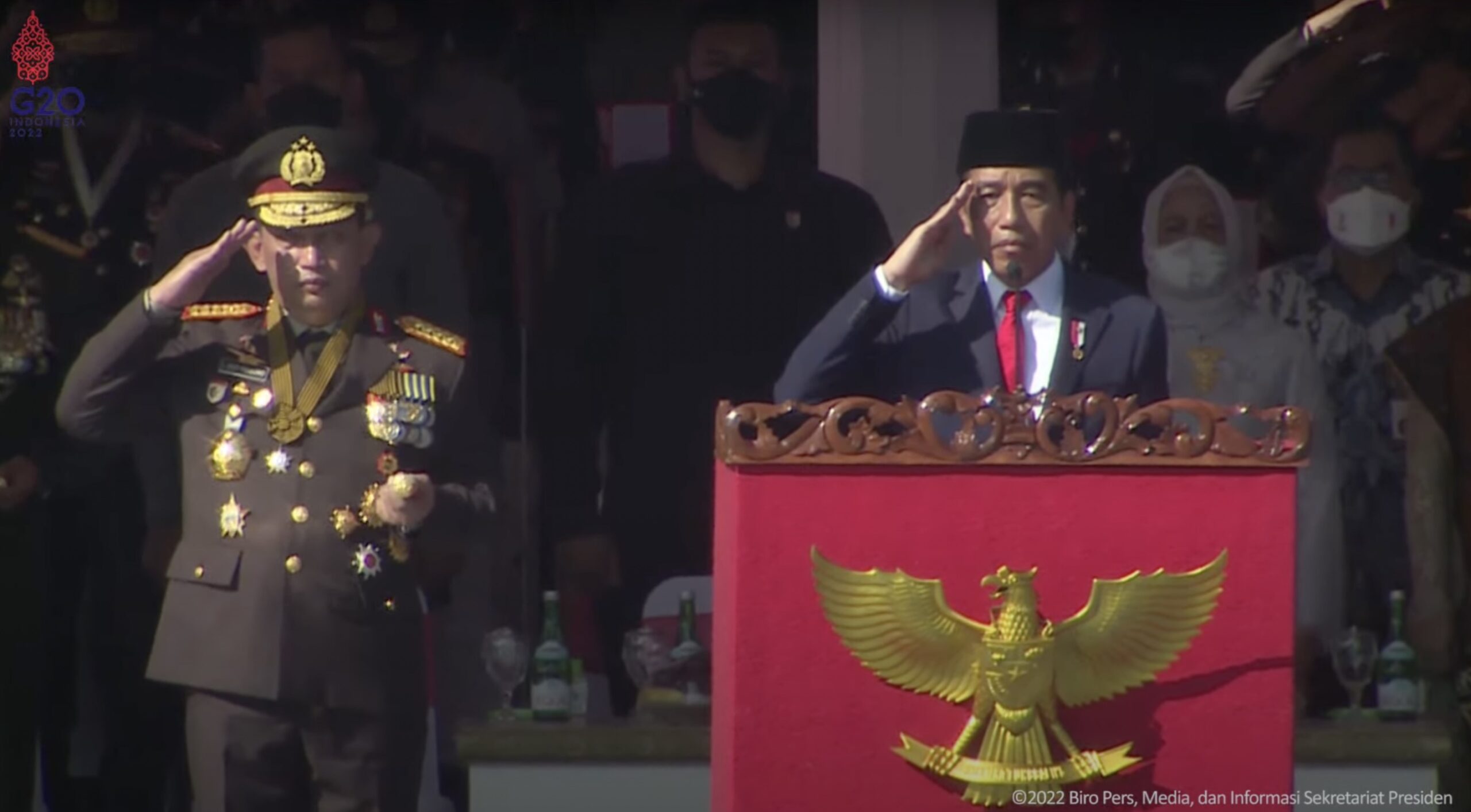 Presiden Jokowi memberikan amanat pada Upacara Peringatan ke-76 Hari Bhayangkara, di Akademisi Kepolisian, di Semarang, Jateng. (Sumber: Tangkapan Layar)