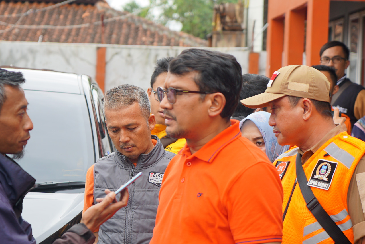 Wakil Bupati Garut, dr. Helmi Budiman, memberikan keterangan usai Rapat Koordinasi Penanganan Banjir dan Longsor (Foto: Istimewa)
