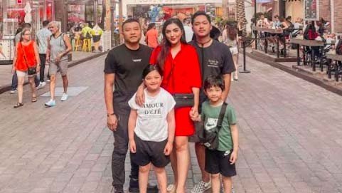 
Ashanty dan keluarga liburan di Amerika Serikat. (Foto: Instagram)
