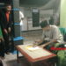 Kades terpilih saat menandatangani peraturan Moh Limo (Foto: Madlani/HR)