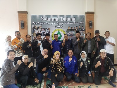 
P4KBB foto bersama dengan para pengurus Partai Demokrat KBB (Foto: heny/dara.co.id)
