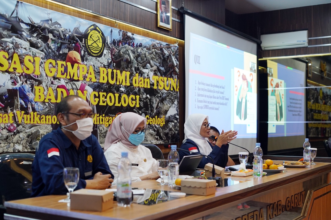 Kegiatan Sosialisasi Data dan Informasi Gempa Bumi dan Tsunami yang dilaksanakan di Ruang Rapat Badan Perencanaan dan Pembangunan Daerah (BAPPEDA) Kabupaten Garut, Jalan Patriot, Kecamatan Tarogong Kidul, Kabupaten Garut, Rabu (28/9/2022) (Foto: Istimewa)