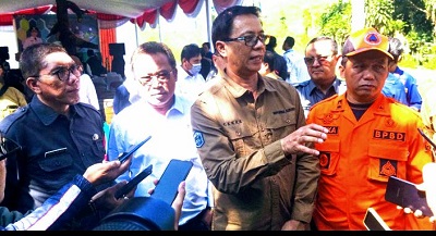 Sekretaris Daerah selaku Kepala BPBD Kabupaten Bandung H. Cakra Amiyana didampingi Kepala Pelaksana BPBD Uka Suska Puji Utama di Soreang, Minggu (18/9/2022).(Foto: Humas)
