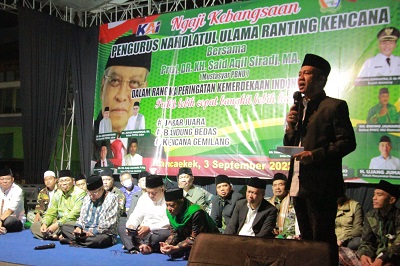 Bupati Bandung, Dadang Supriatna memberikan sambutan pada acaran 