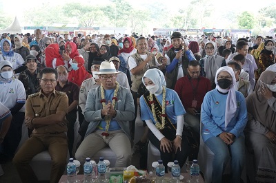 

Gubernur Jawa Barat Ridwan Kamil didampingi Bunda Asuh  Disabilitas Atalia Praratya, dan Bupati Bandung Dadang Supriatna meresmikan Lomba Keterampilan Siswa Nasional Berkebutuhan Khusus pada ajang kegiatan Special Education Expo di Dome Bale Rame Soreang Kabupaten Bandung, Selasa (13/9/22) sore. Kegiatan tersebut dilaksanakan hingga Kamis (15/9/2022).(Foto: Humas Pemkab Bandung)