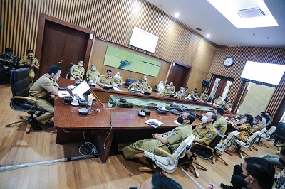Sekretaris Daerah Kota Bandung, Ema Sumarna memimpin Rapat Koordinasi Persiapan HJKB di Balai Kota Bandung, Senin (5/9/2022). (Foto: diskominfo)