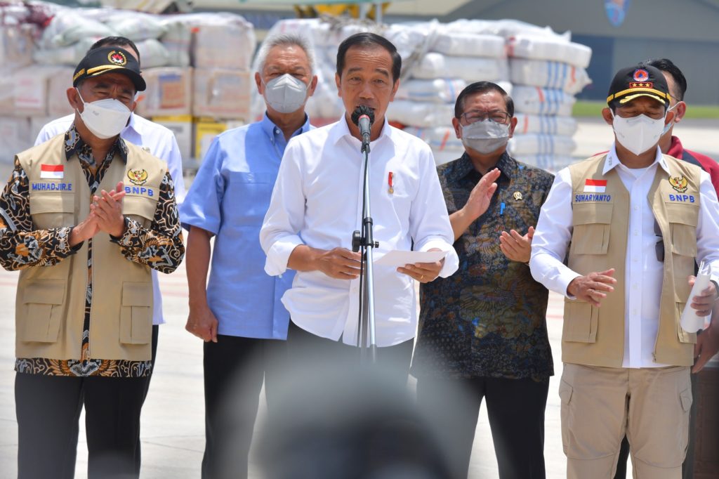 Presiden Jokowi memberikan keterangan pers di Pangkalan TNI Angkatan Udara Halim Perdanakusuma, Jakarta, Senin (26/09/2022). (Foto: Humas Setkab/Rahmat)
