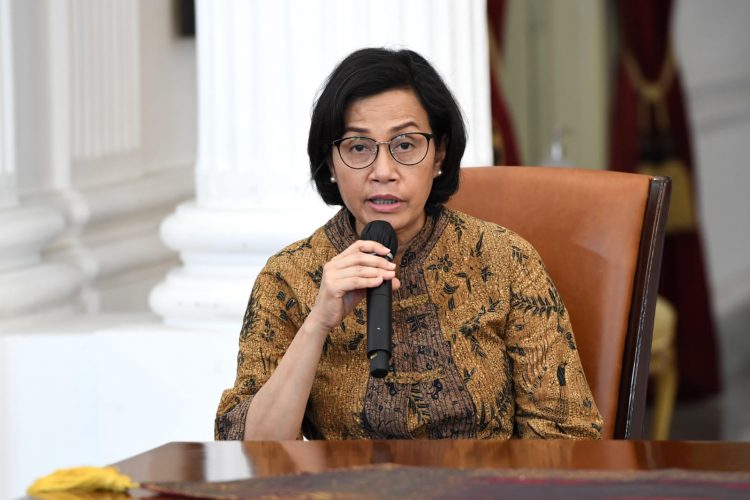 Menkeu Sri Mulyani menyampaikan pernyataan perihal pengalihan subsidi BBM, Sabtu (03/09/2022), di Istana Merdeka, Jakarta. (Foto: BPMI Setpres/Lukas)