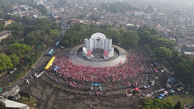 Monumen Perjuangan Kota Bandung gegap gempita oleh kaum ibu-ibu yang menggelar  acara Senam RK yang diinisiasi Perempuan Indonesia Juara, Minggu (4/9/2022). (Foto: deram/dara.co.id)
