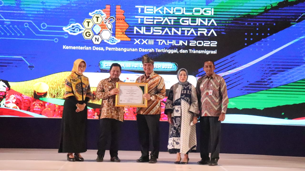 
Rangkaian acara Teknologi Tepat Guna (TTG) Nusantara (TTG Nusantara) ke-XXIII Tahun 2022, di Ballroom Aston Cirebon Hotel, resmi ditutup Jumat (21/10/2022). (Foto: ist) 
