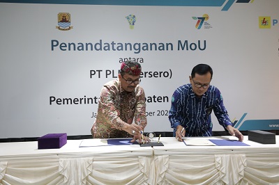 Pemerintah Kabupaten Cirebon menandatangani MoU dengan PT. Perusahaan Listrik Negara (Persero), bertempat di Kantor PLN Pusat Jakarta Selatan, Jum’at (21/10/2022). (Foto: bambang/dara.co.id) 
