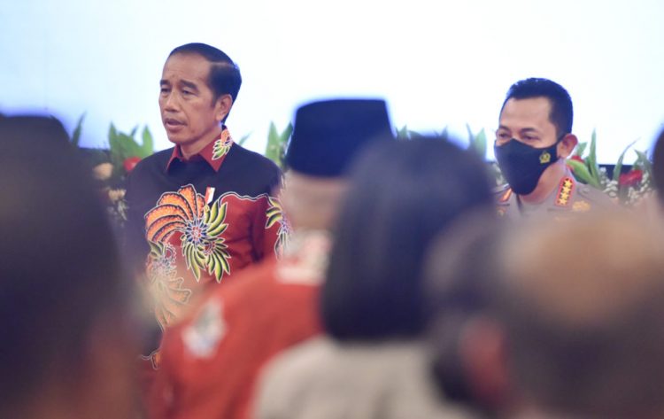 Presiden Jokowi dan Kapolri Jenderal Listyo Sigit Prabowo dalam pertemuan dengan jajaran Polri, Jumat (14/10/2022), di Istana Negara, Jakarta. (Foto: Humas Setkab/Jay)