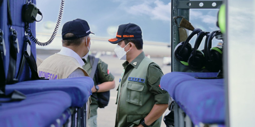 Kepala BNPB bersama dengan Menteri Koordinator Bidang Pembangunan Manusia dan Kebudayaan, Kepala BMKG dan jajaran telah menuju lokasi terdampak dengan menggunakan helikopter. (Novita/BNPB