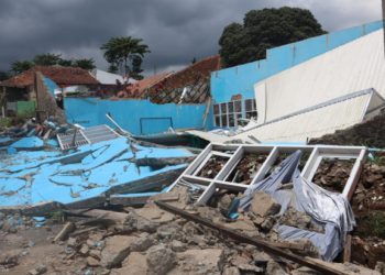 Kondisi bangunan yang runtuh akibat gempa di Kabupaten Cianjur, Jawa Barat, Rabu (23/11). (Komunikasi Kebencanaan BNPB /M. Arfari Dwiatmodjo)
