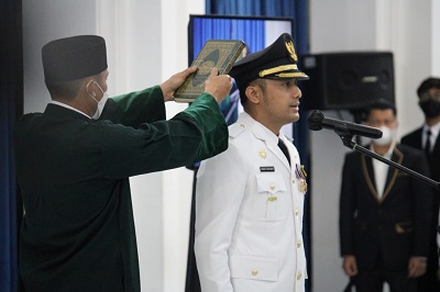 Hengky Kurniawan saat disumpah jadi Bupati Bandung Barat (Foto: Istimewa)