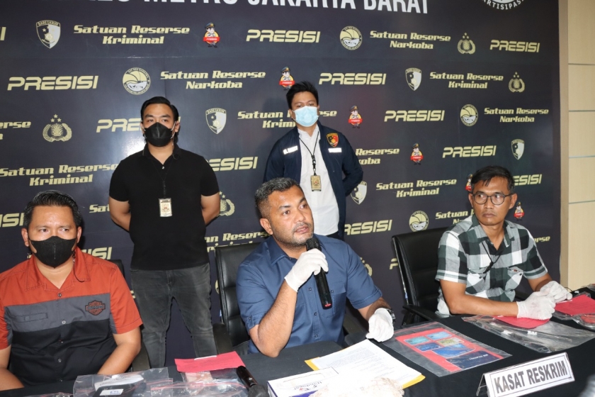 Keterangan Kasat Reskrim Polres Metro Jakarta Barat Kompol Haris Kurniawan. (Foto: PMJ News)