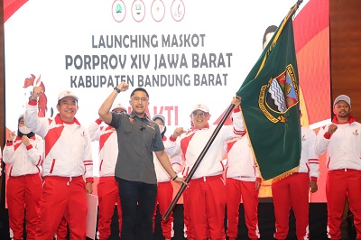 Hengky Kurniawan saat Pelepasan Kontingen Bandung Barat dan Launching Maskot Theme Song Porprov XIV (Foto: Istimewa/Advetorial)