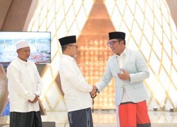 Gubernur Jawa Barat Ridwan Kamil beserta Wakil Gubernur Jawa Barat Uu Ruzhanul Ulum meresmikan Masjid Raya Al-Jabbar di Kota Bandung, Jumat (30/12/2022) (Foto: Istimewa)