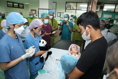 Tim dokter RSHS Bandung yang akan melakukan operasi pemisahan bayi kembar siam asal KBB (foto. Doc Prokopim KBB)