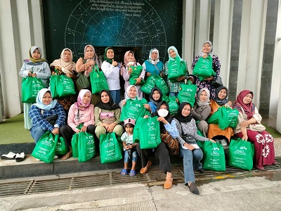 inas Pertanian (Distan) Kab. Bandung menggulirkan Bantuan Sosial untuk Kelompok Tani Wanita di 31 kecamatan di wilayah Kabupaten Bandung. Bantuan dalam upaya menjaga inflasi daerah.(Foto: Ist)