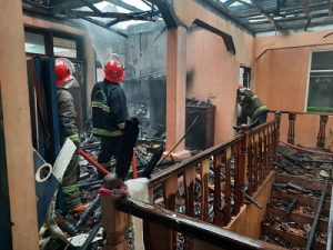 Disambar Petir, Sebuah Rumah Dilalap Si Jago Merah