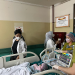 Hj. Ida Widaningsih menengok kondisi Ayesha dan Aleeya sehabis operasi pemisahan (Foto: heny/dara.co.id)