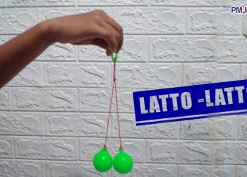 Permainan dua bola plastik yang dihubungkan dengan seutas tali atau dikenal dengan nama latto-latto sedang digandrungi anak-anak. (Foto: PMJ News/Hadi)