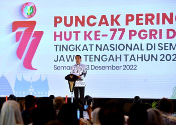 Presiden Jokowi menghadiri Puncak Peringatan HUT ke-77 PGRI dan Hari Guru Nasional Tahun 2022, di Marina Convention Center, Kota Semarang, Jawa Tengah, Sabtu (03/12/2022). (Foto: BPMI Setpres/Rusman)