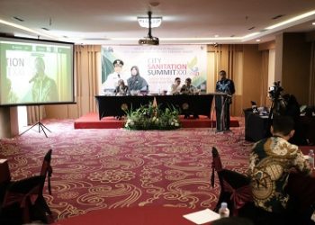 Sekretaris Daerah Kabupaten Bandung, Cakra Amiyana membuka sosialisasi perencanaan penyelenggaraan CSS (City Sanitation Summit) XXI tahun 2023 di Hotel Grand Sunshine Soreang, Jumat (2/12/22).(Foto: Humas)